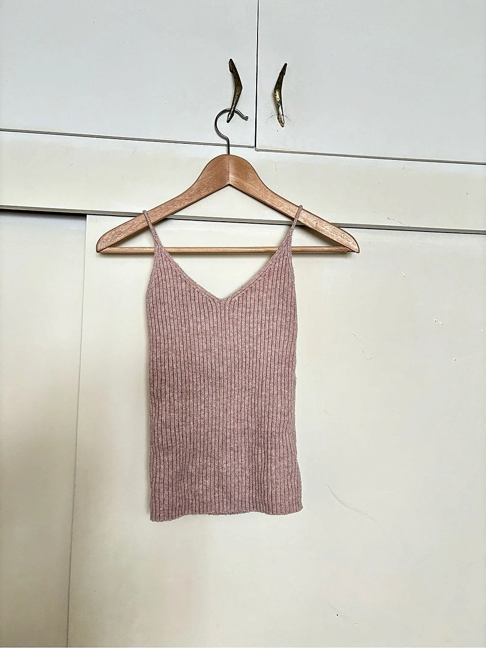 American Eagle Outfitters Pink Knit V-Neck Tank Size Medium Like New